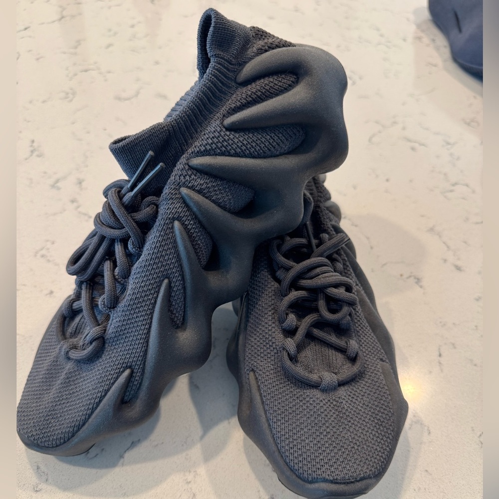 Onyx Yeezy Cloud Sneakers
